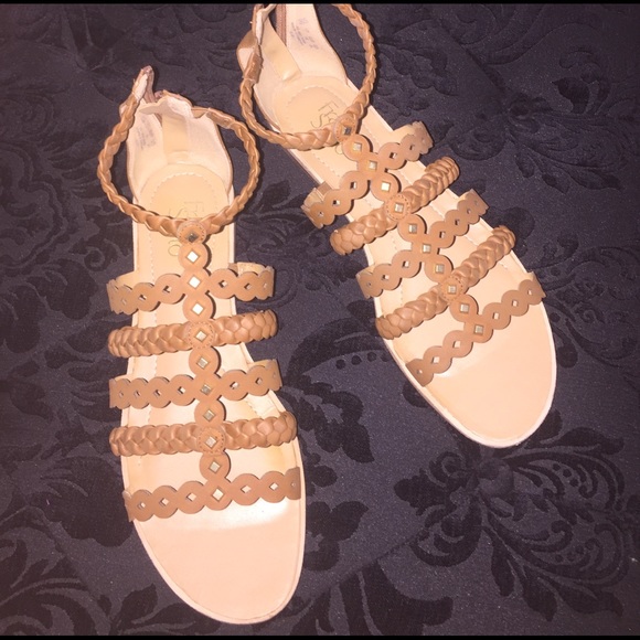 Flat sandals - Picture 2 of 4